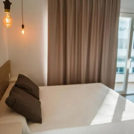 Aparthotel Zhr